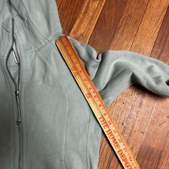 Lululemon - Picture 6 of 7